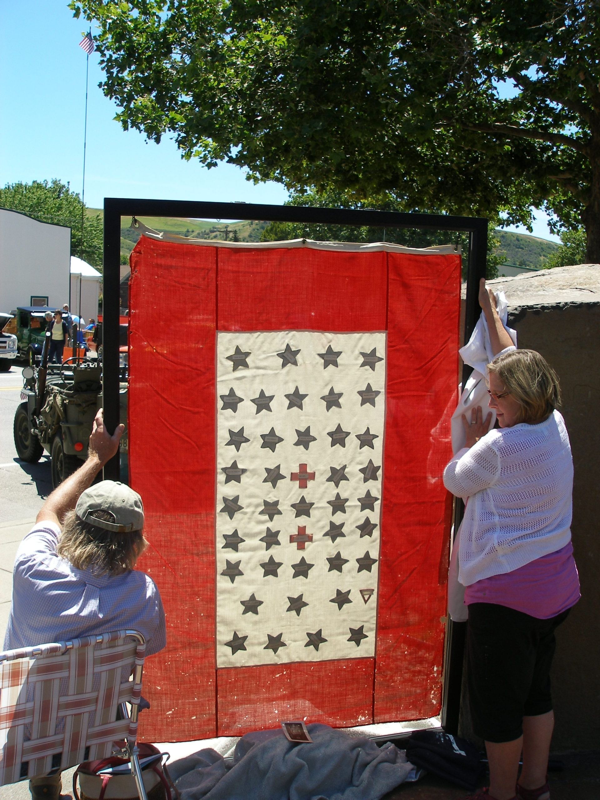 During the two hours that the service banner was on outdoor display, during Dayton's All Wheels weekend, two volunteers supported it from both sides. Once the stand has been completed by a local artisan, this will no longer be necessary!